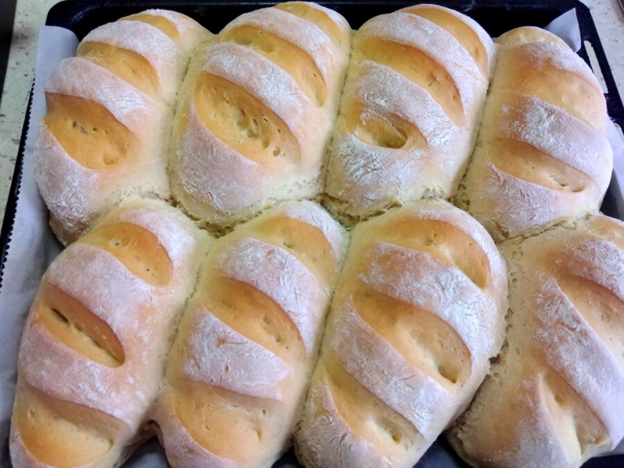 Домашни хлебчета с които всяко ястие е по вкусноНеобходими Продукти● брашно