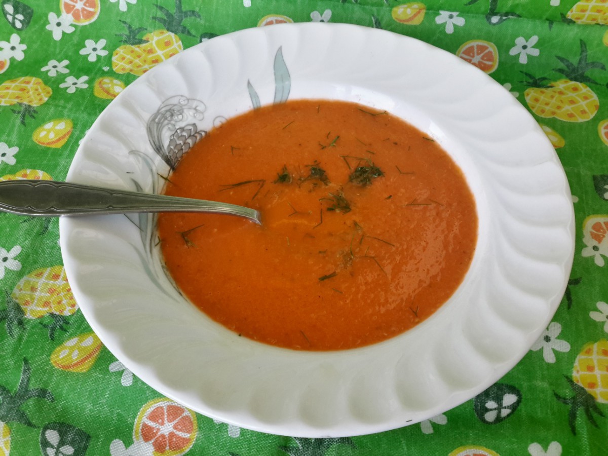 Щипка копър а как само променя вкуса на познатата доматена