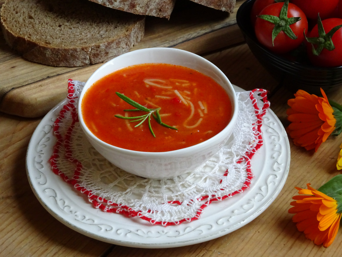 Пожелавам добър апетит с турската доматена супа която се хапва