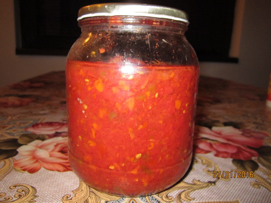 Добрата домакиня знае че всеки буркан доматен сос затворен сега