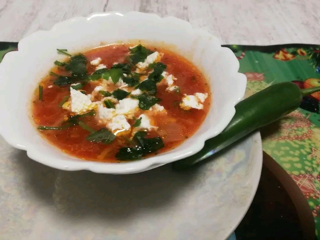 Доматена супа с киноа малко магданоз за разкош - идеална
