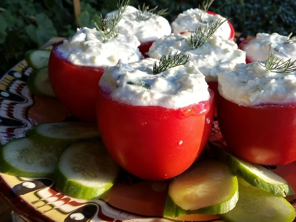 Чудни домати Шмеркезе, които сервираме като допълнение към вкусния обяд