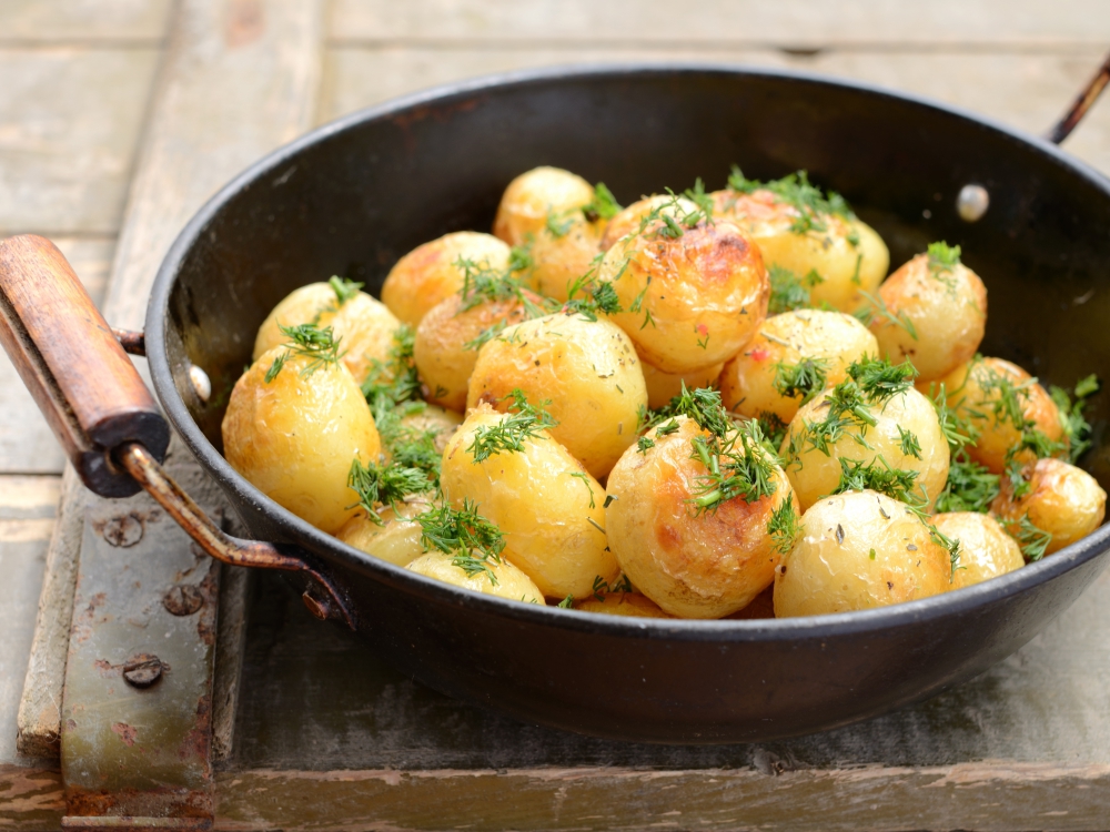 Ние много обичаме тези златисти, пресни и ароматни картофки! Никога