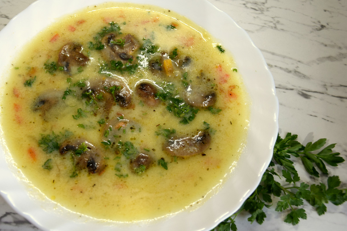Гъбена супа с печурки - бързо се приготвя и е