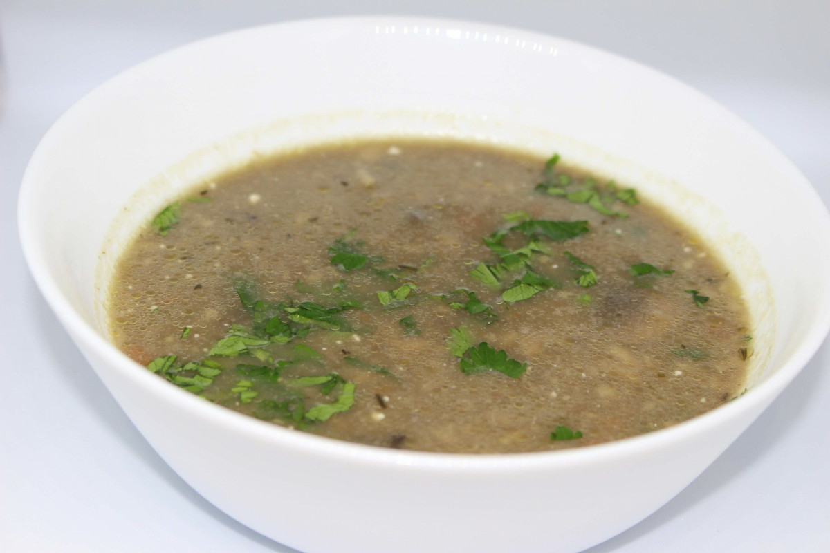 Тази гъбена супа е подходяща за лек обяд или вечеря