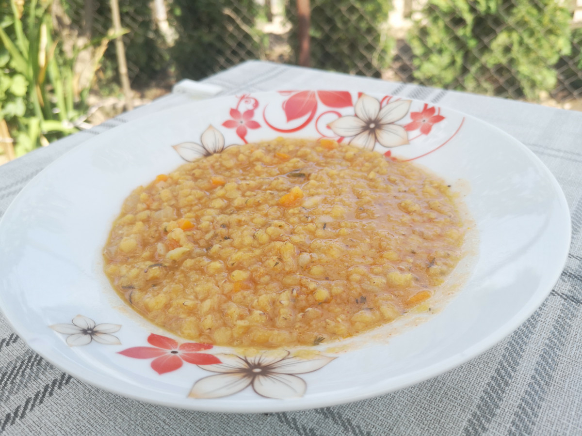 Вкусна и лесна за приготвяне супа от леща по гръцки