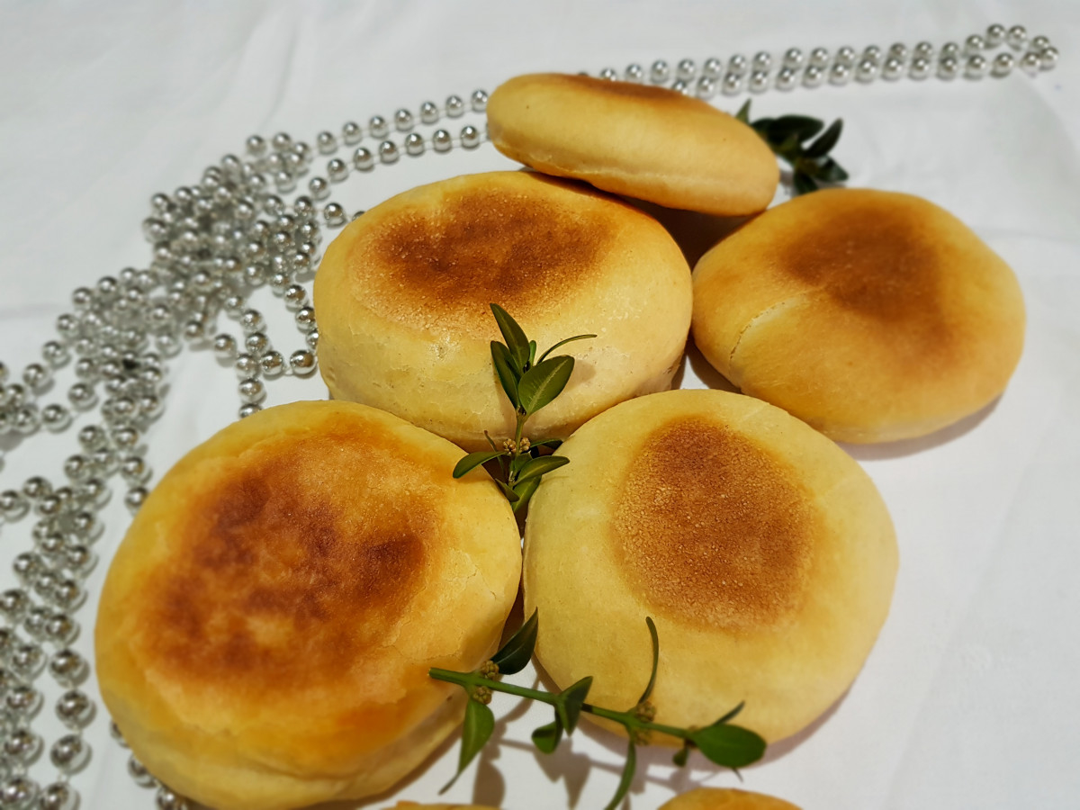 Ароматни хлебчета на тиган които се приготвят за нула времеНеобходими