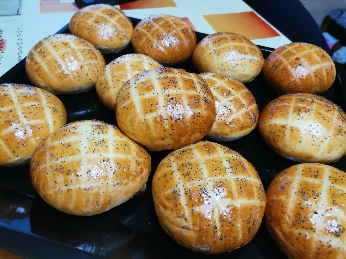 Тези пухкави и препечени хлебчета с маково семе са истинска