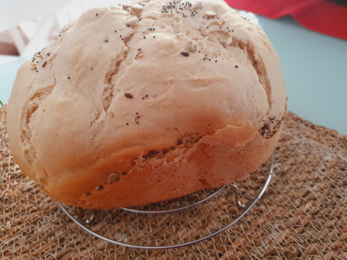 Домашен хляб с квас и семена - пухкав, вкусен, че