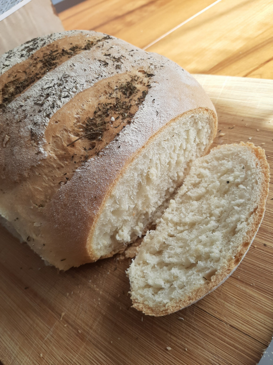 Страхотен домашен хляб с чубрица - хапваме го и без