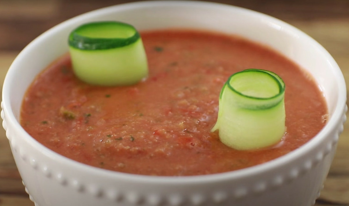 Вкусна и освежаваща студена супа с домати от испанската кухня