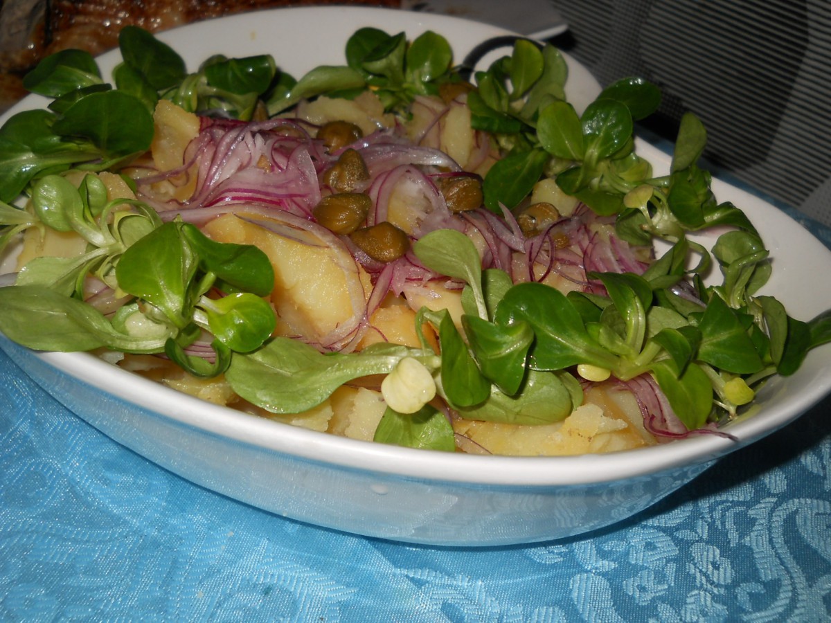 Една вкусна и много лесна за приготвяне картофена салаткаНеобходими Продукти●