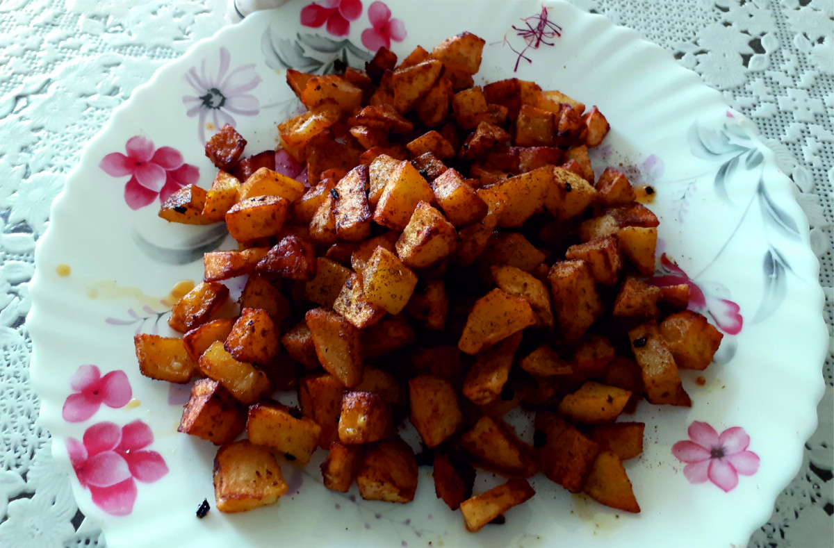 Хрупкави домашни картофени кубети за цялото семействоНеобходими Продукти● картофи -