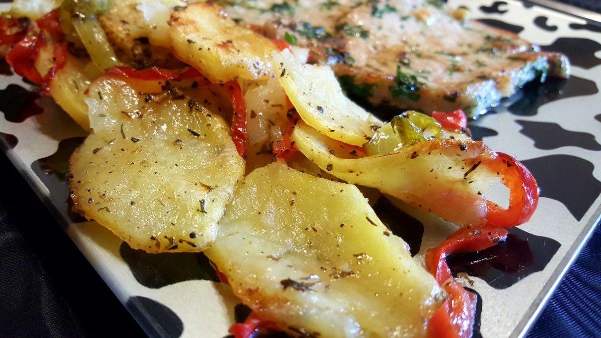 Печени картофи с ароматни билки - хапнете ги за обяд