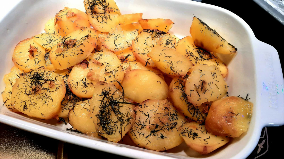 Гарнитура предястие или просто леко хапване любимите картофите соте