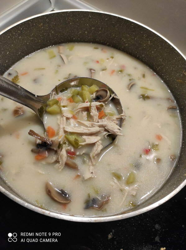 Вкусна и ароматна пилешка супичка, приготвена по принципите на кето