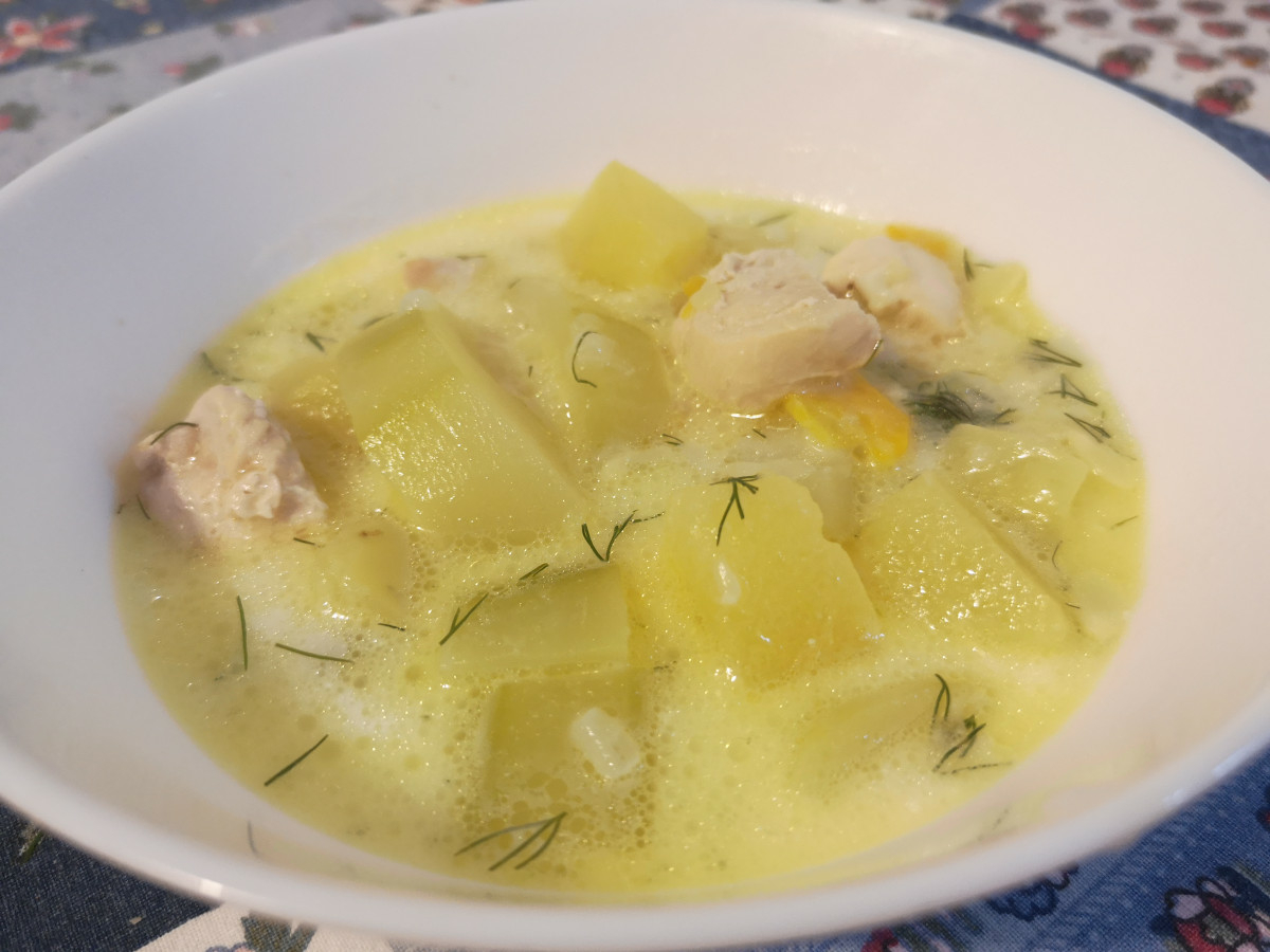 Интересна пилешка супа с тиквички - определено привлече вниманието ниНеобходими