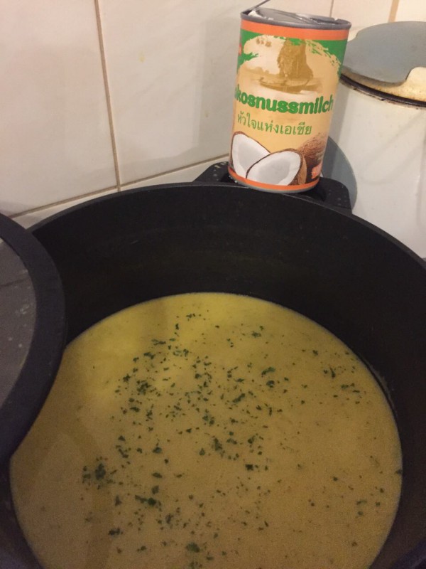 Супер вкусна супа със зеленчуци и кокосово мляко която е
