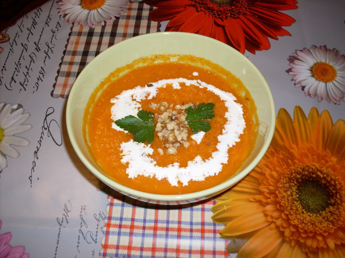 Нежна есенна крем супа с тиква и сметана която ще