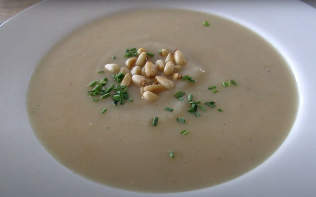 Тази супа от карфиол има всичко което ви трябва за