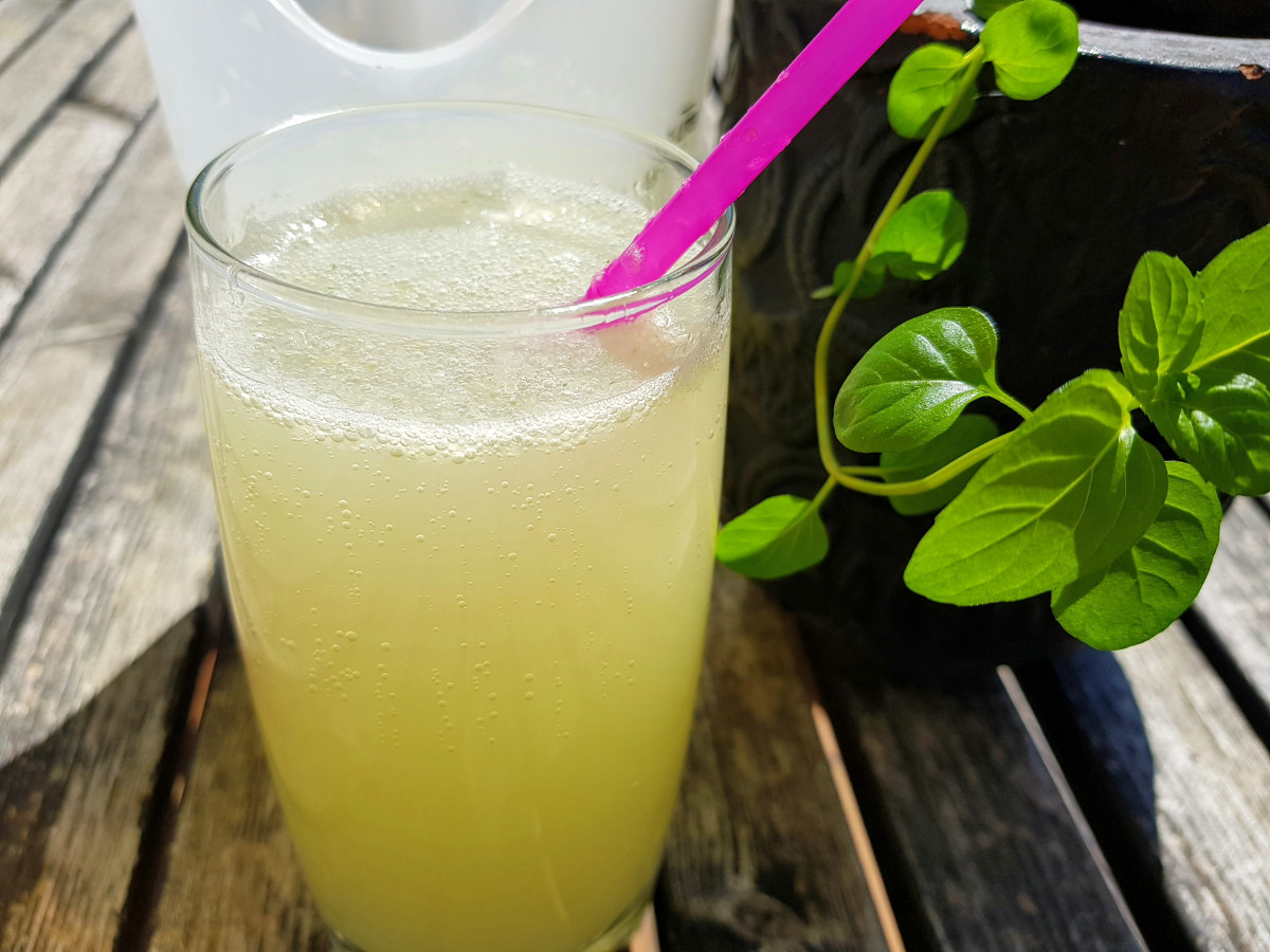 Освежаваща и полезна алкална напитка от любими съставкиНеобходими Продукти● лимони