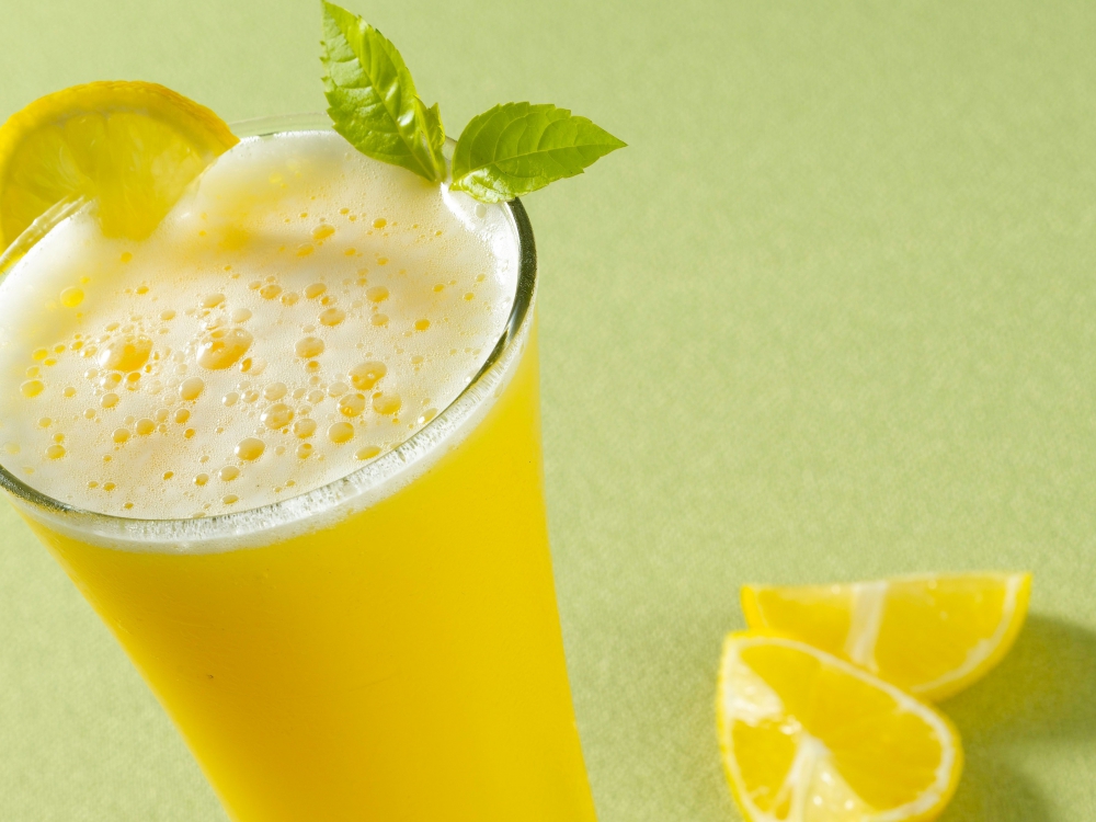 Най-освежаващия летен коктейл вече и на вашата трапезаНеобходими Продукти● лимони