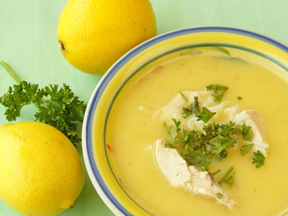 Страхотна студена лятна супа, която взимаме назаем от Гръцката кухняНеобходими