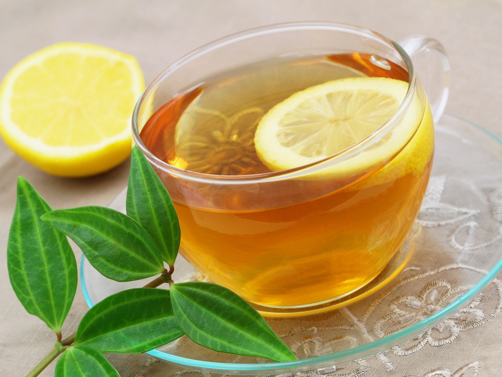 Сгряващ лимонов чай против настинка и лошо настроениеНеобходими Продукти● мента