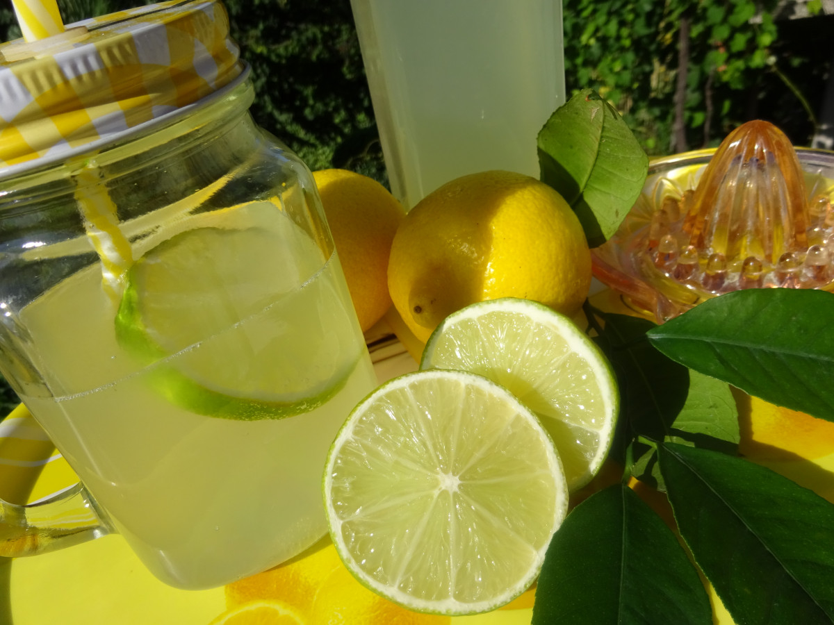 Освежете лятото с разхладителна домашна лимонада с пресни плодовеНеобходими Продукти●