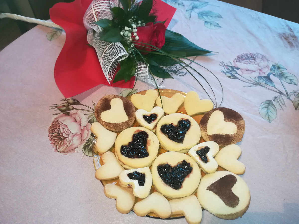 Оригинални сладки-масленки с формата на сърце за празника на влюбенитеНеобходими