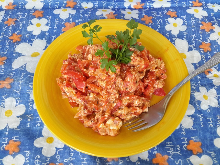 Яйца с домати и лук - супер семпло и вкусно