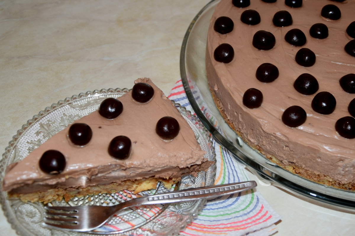 Кремообразна торта с много шоколад за малки и големи Необходими Продукти●