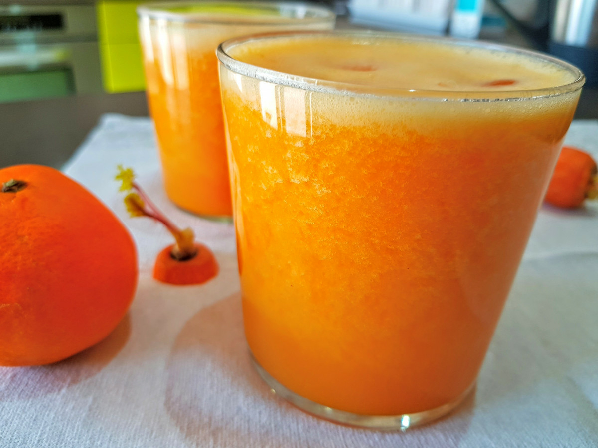 Свежа и здравословна напитка от морков и мандарина нектар
