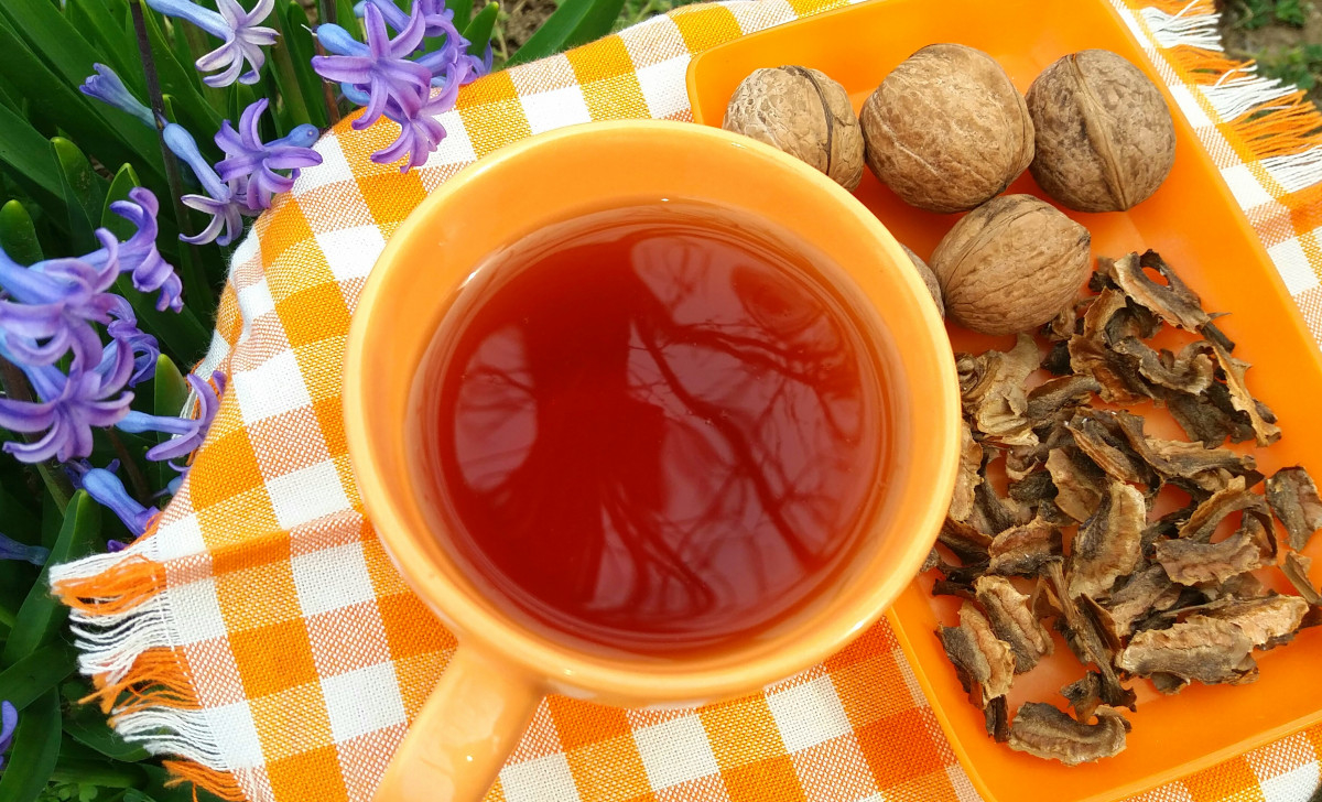 Чай от орехови преградки помага за успокояване и сваляне на