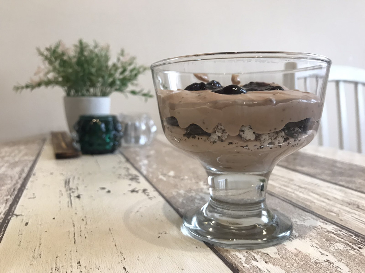 Шоколадов Орео десерт с череши грабвайте лъжицитеНеобходими Продукти● прясно