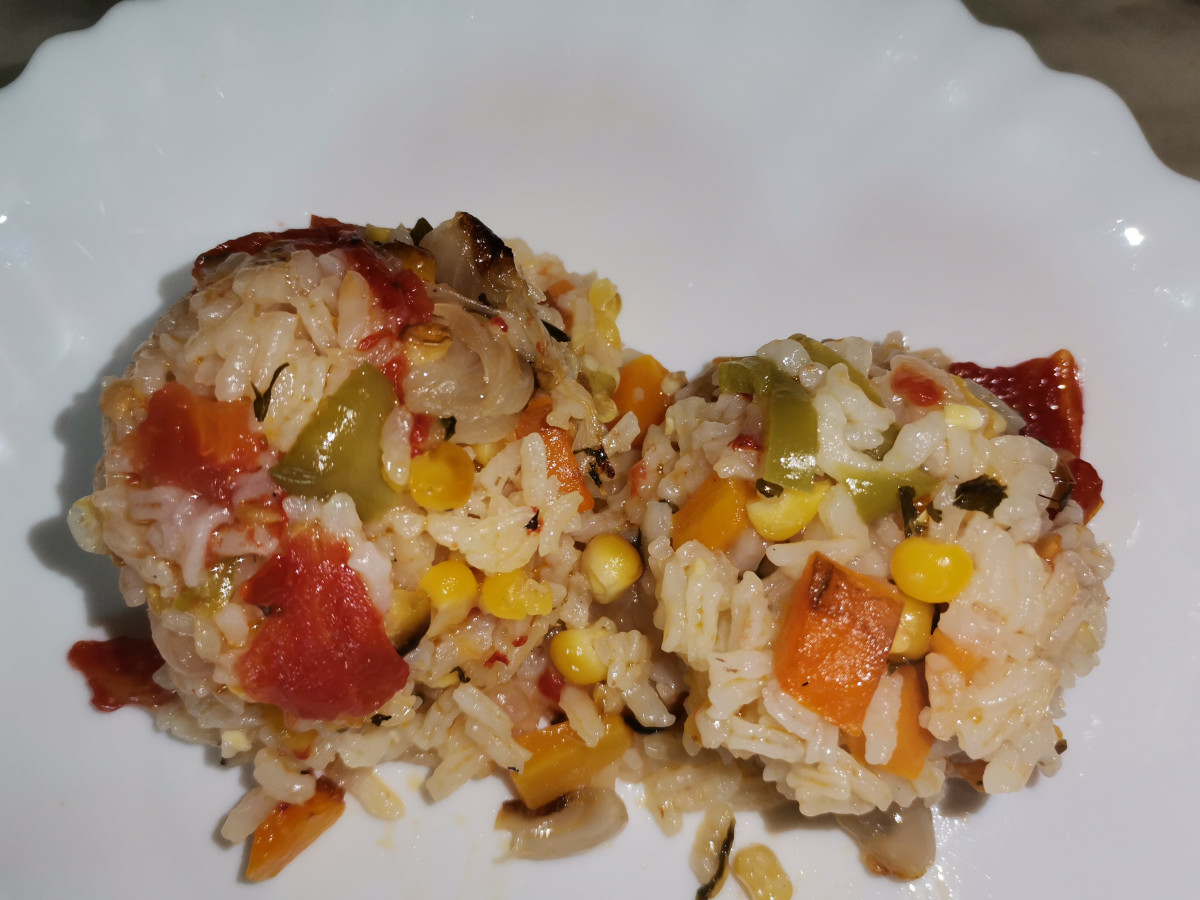 Ориз с летни зеленчуци е идеалното вегетарианско ястие или гарнитура