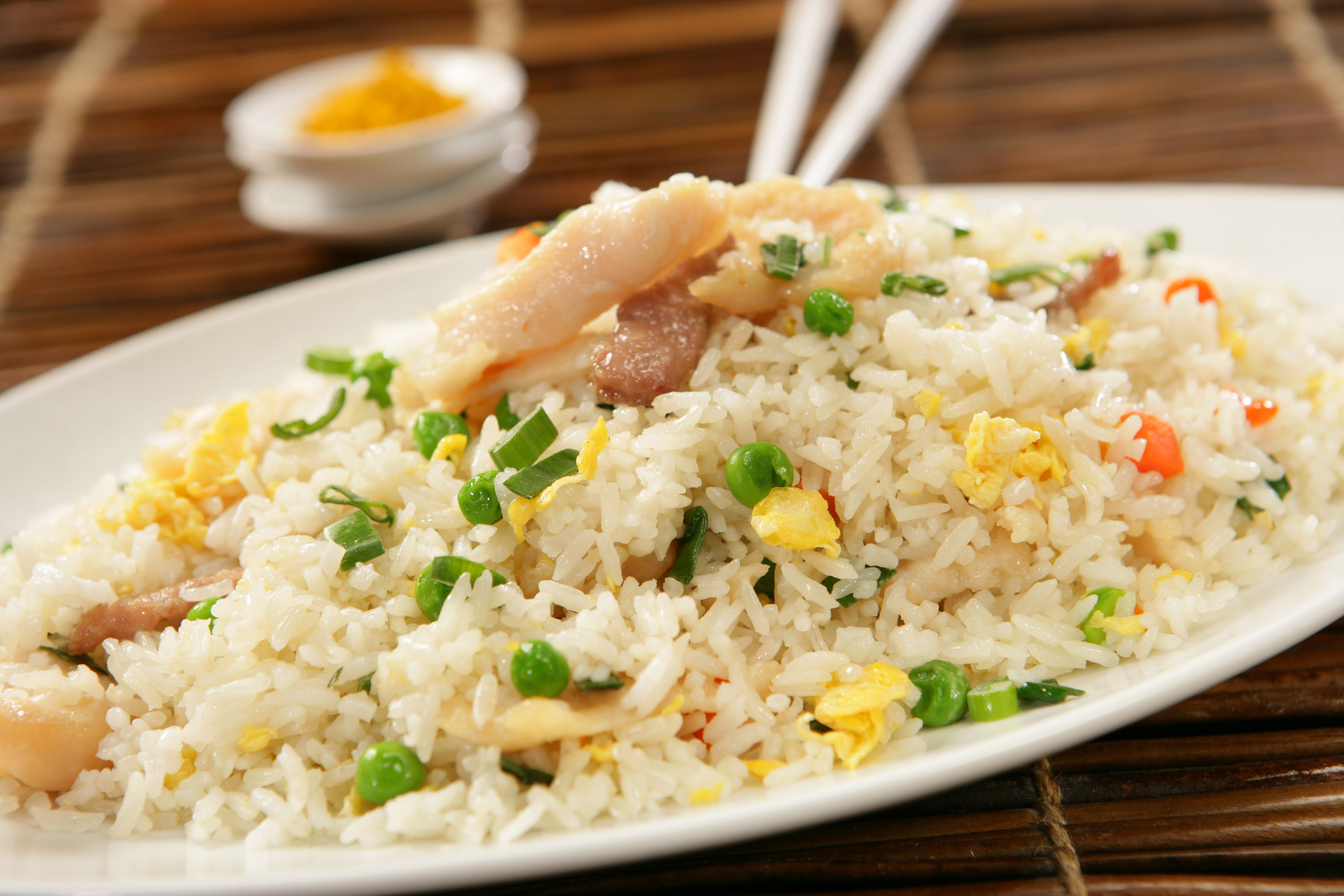 Обичаш ориз по китайски? Ето класическия начин за неговото приготвяне.