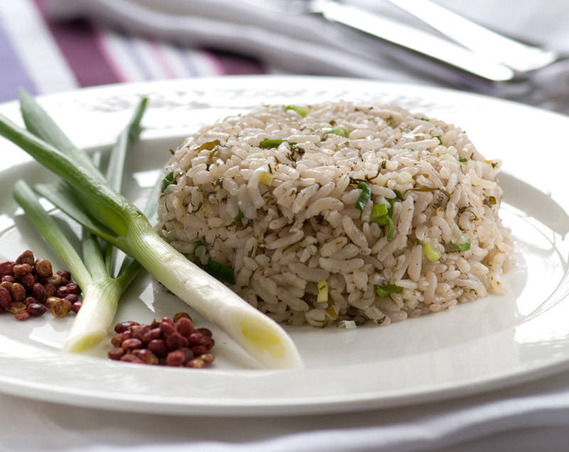 Семпъл и вкусен ориз с лук за любители на класиката!Необходими