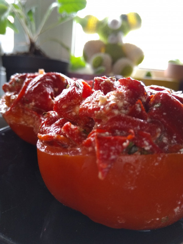 Пълнени домати подходящи за диетаНеобходими Продукти● домати 2 бр ●