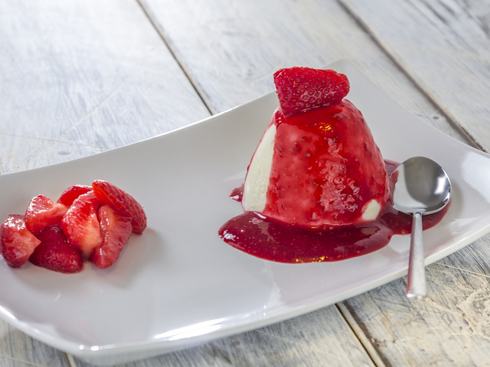 Разкошен ягодов топинг за вашите десерти сладкиши и домашен сладолед Необходими