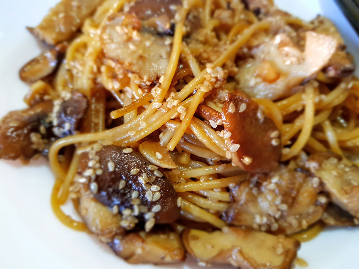 Спагети по китайски лесно приготвени на тиган и толкова вкусниНеобходими