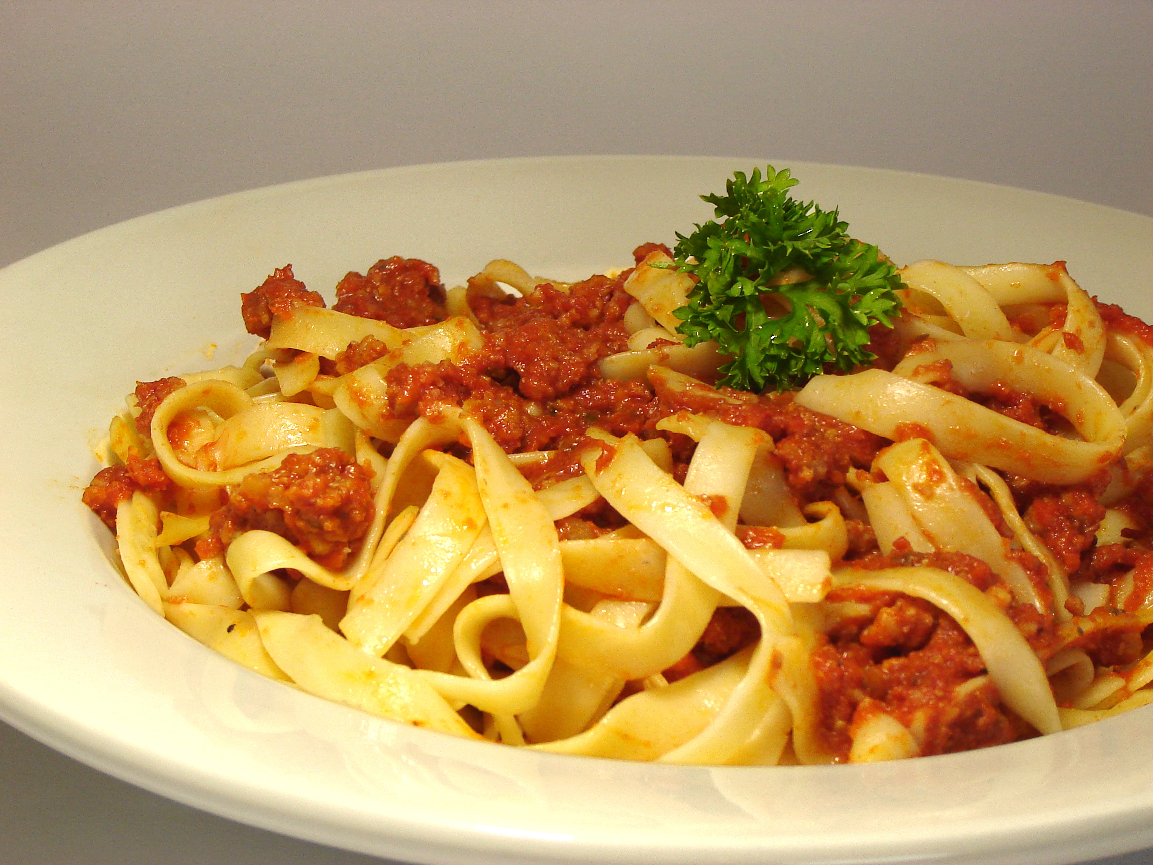 Навсякъде в Италия приготвят вкусни спагети а нашата мисия е