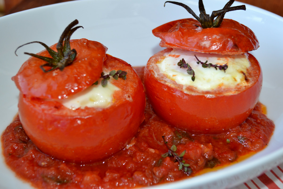 Любимо предястие от едно време печени домати с яйцаНеобходими