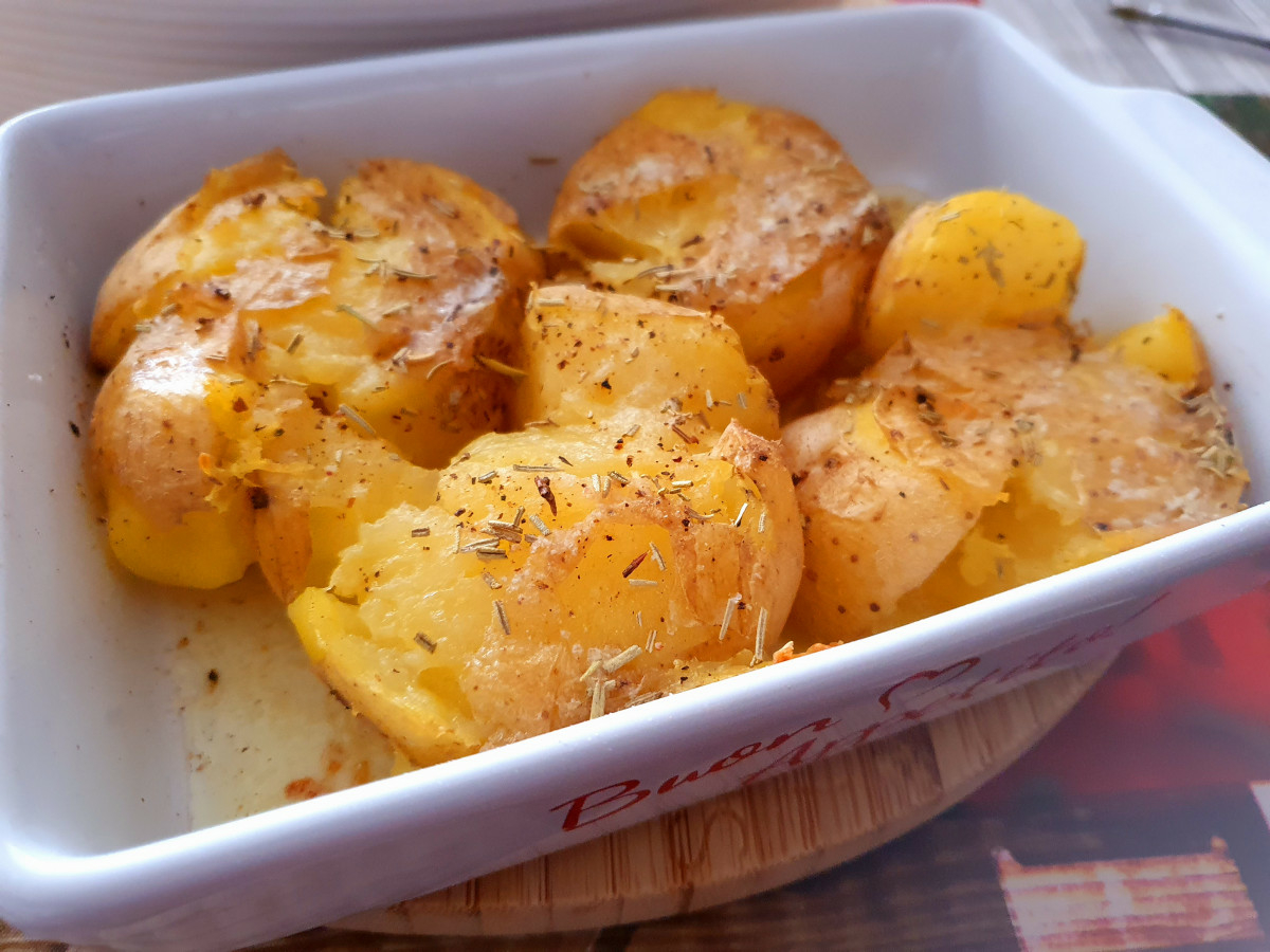 Картофи по португалски - перфектната гарнитура за всяко месцеНеобходими Продукти●