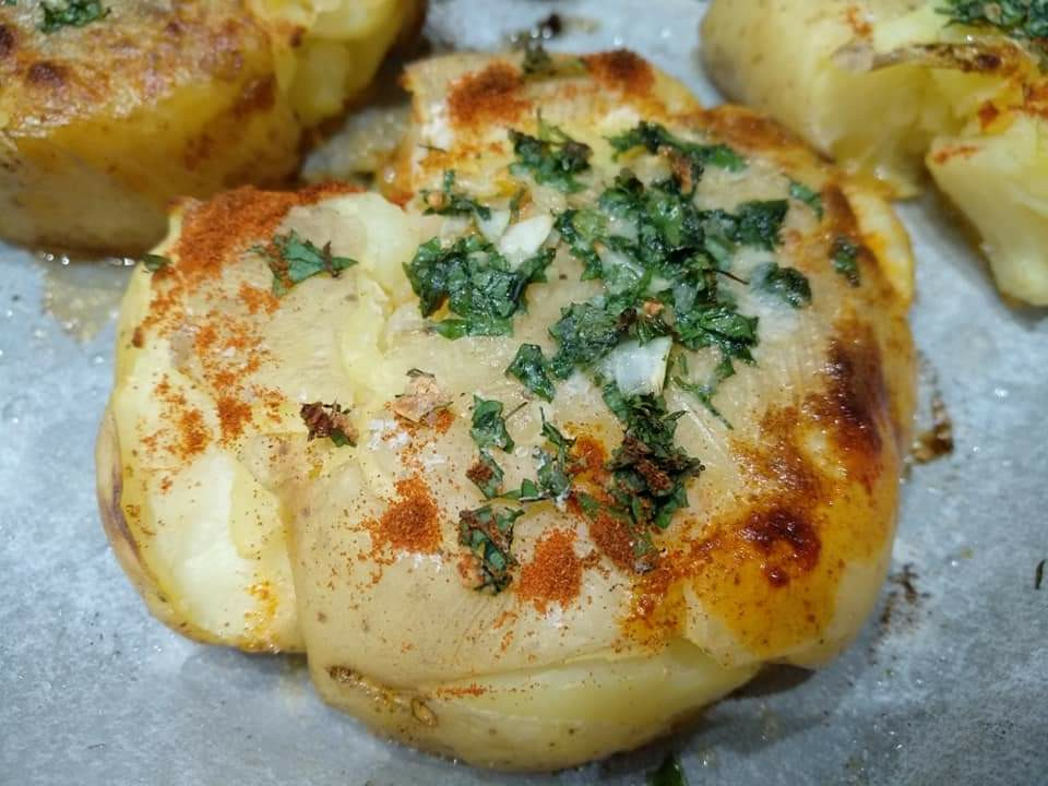 Апетитно предястие от пълнени картофи - насладете сеНеобходими Продукти● картофи