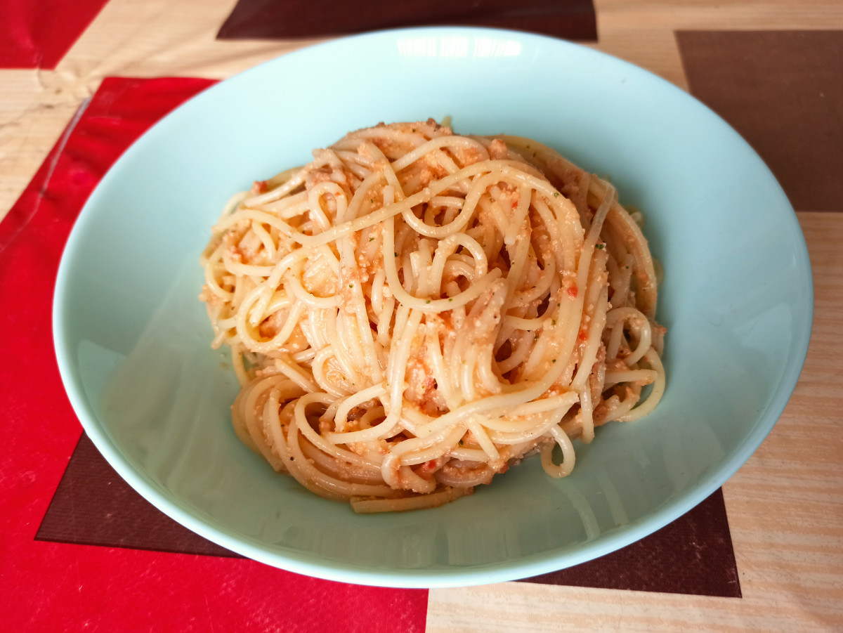 Много бързи и още по вкусни спагети с домашно песто с