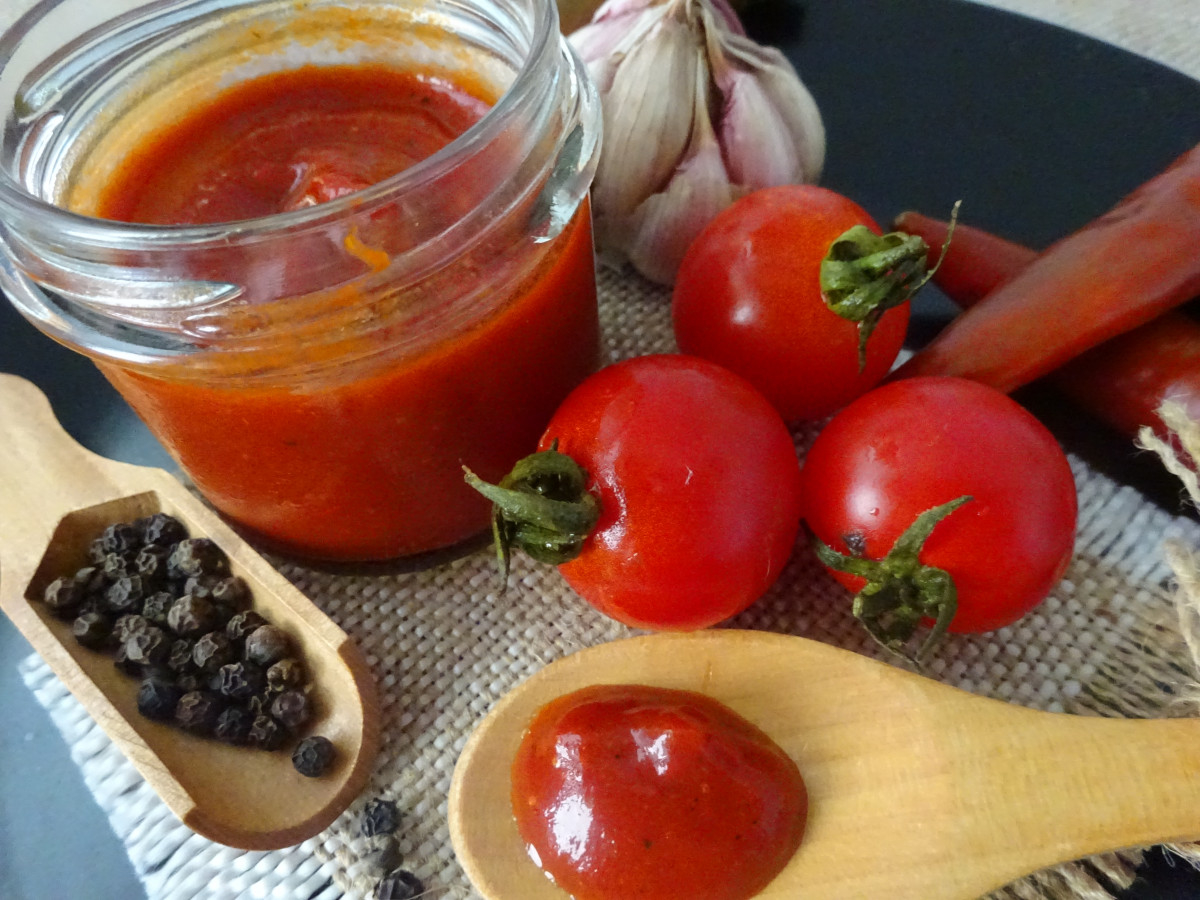 Тази рецепта за домашен кетчуп се приготвя лесно и бързо,