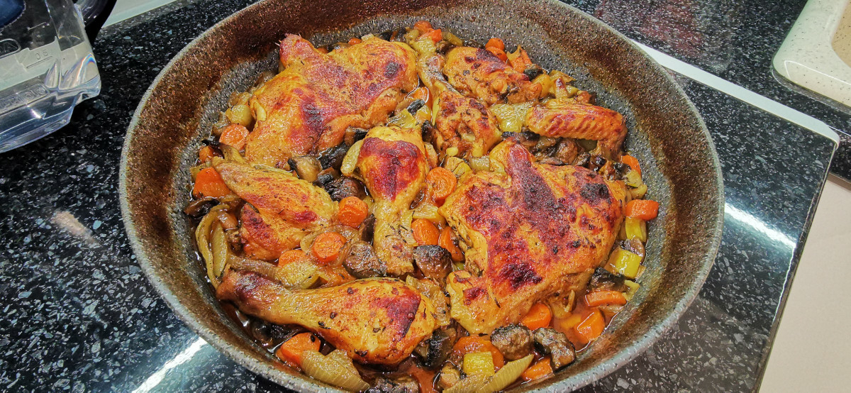 Пиле със зеленчуци, чийто аромат се носи навсякъде из кухнята