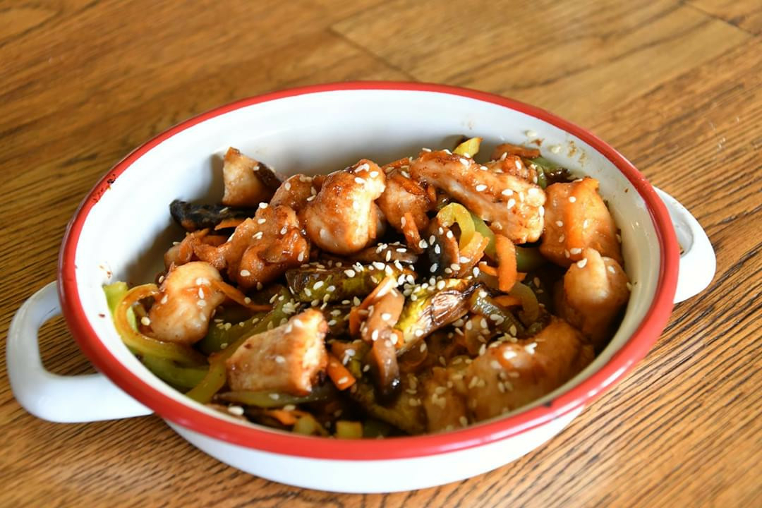 Пилешки филенца със зеленчуци по китайски трябва да се опита