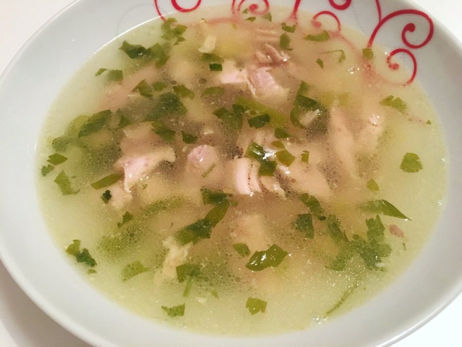 Ето с тази пилешка супа се лекуваме при настинка опитайте